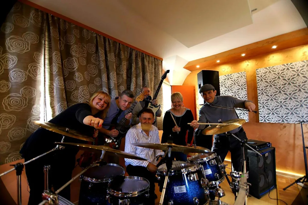Bele Pčele Bend — Muzika, Beograd