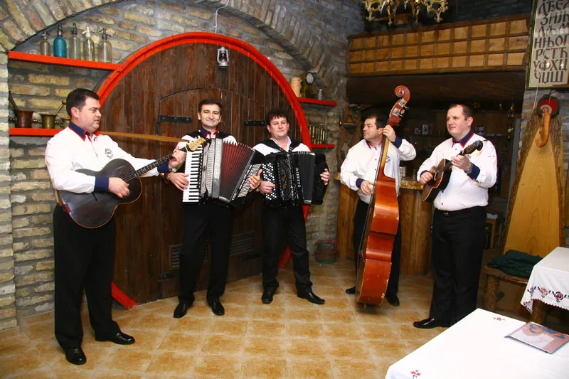 Tamburaški orkestar ADIO