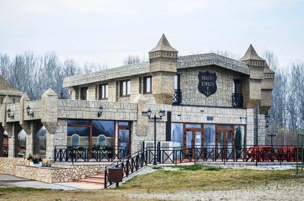 Bački Dvor — sala za venčanje, Bač