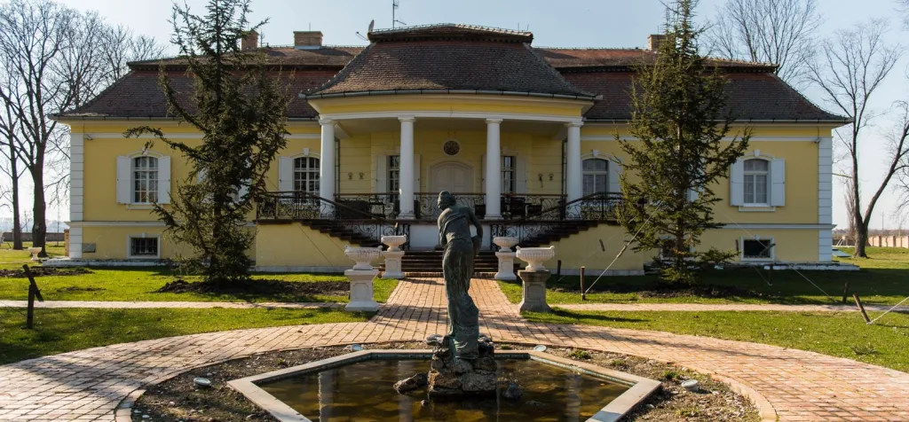 Kaštel Schulhoff — sala za svadbe i proslave, Senta