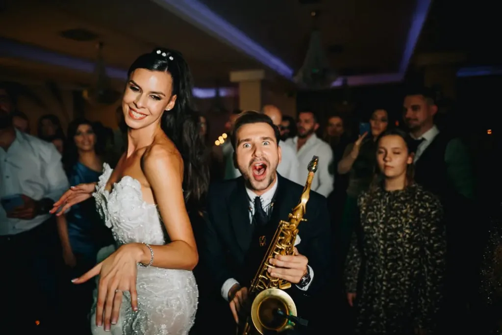 Saxtime Music — saksofon i DJ za venčanje, Niš