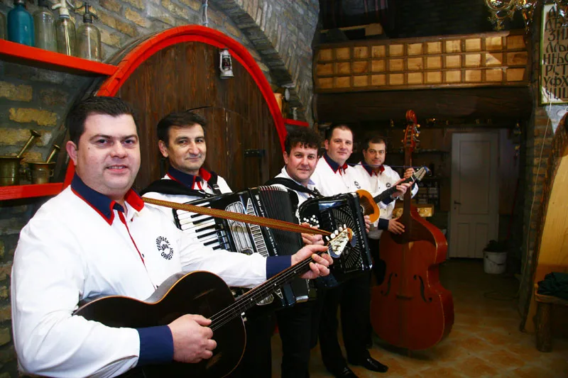 Tamburaški orkestar ADIO