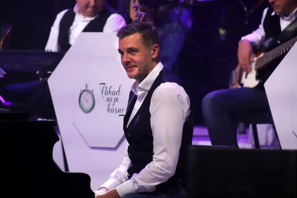 Orkestar Nikad nije kasno