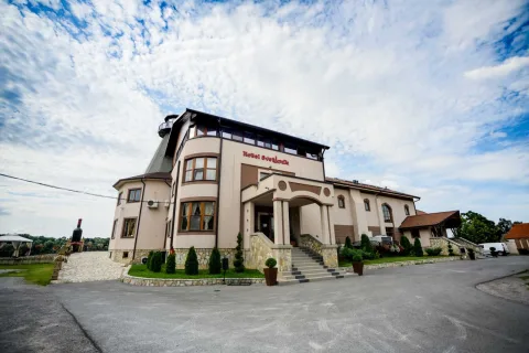 Hotel Svetionik — venčanje na otvorenom Obrenovac