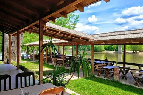 Restoran Splav — prostor za proslave Velika Plana