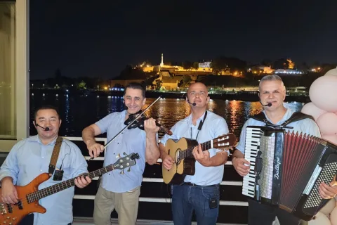 Tamburaši Beogradska Stara Priča — bend Beograd