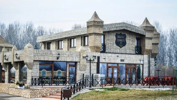 Bački Dvor — sala za venčanje, Bač