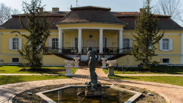 Kaštel Schulhoff — sala za svadbe i proslave, Senta