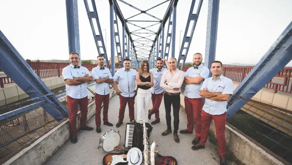 Orkestar Šešir Moj